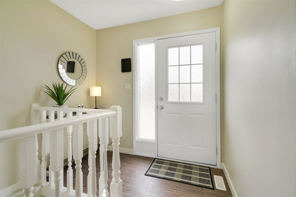 Spruce Grove Home Staging Entryway