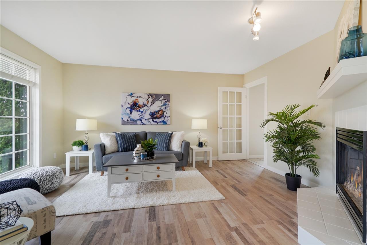 Spruce Grove Home Staging Livingroom