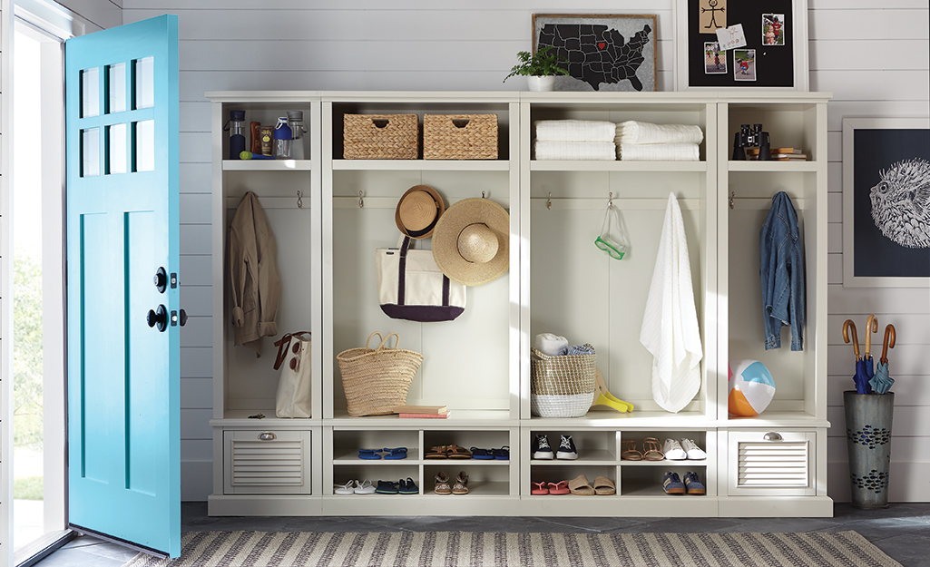 A well organized mudroom