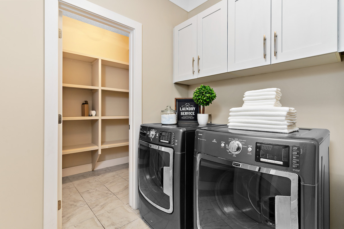 Vacant home staging laundry room in Beaumont